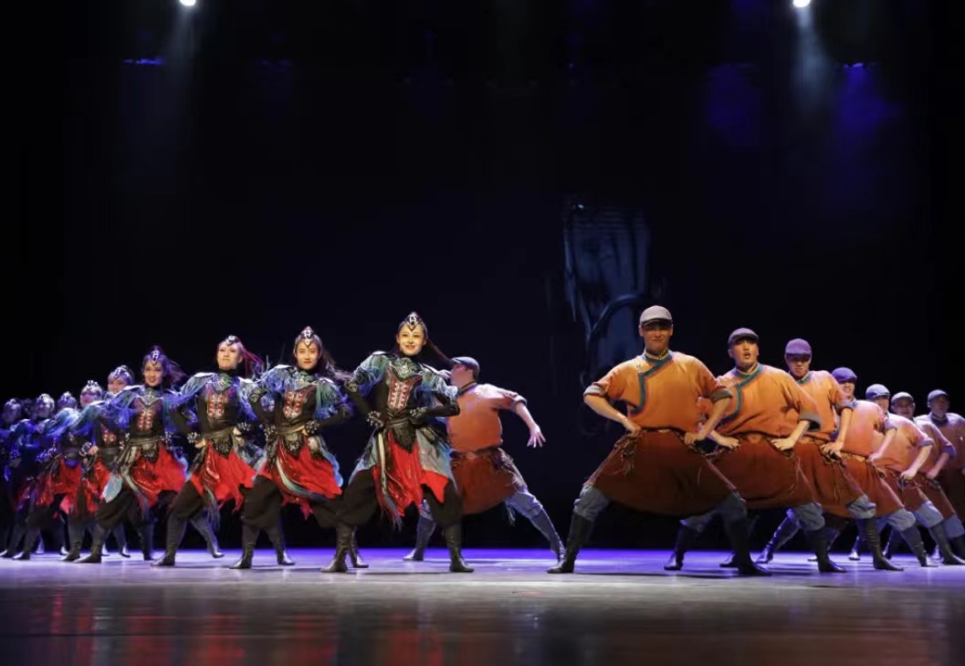 感黨恩、聽黨話、跟黨走——我校成功舉辦內(nèi)蒙古舞蹈創(chuàng)作研討會專場文藝演出